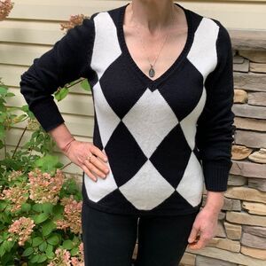 Rafaella black and white rhomboids 80% cotton sweater,V-neck, great condition, M